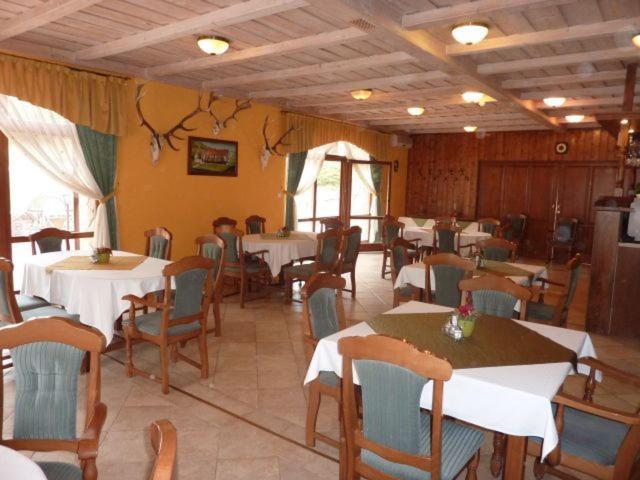 Naspolya Panzio Es Etterem Bed & Breakfast Bataapati Exterior photo